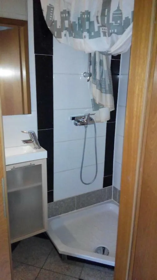 בית אירוח הנובר Room Agency Zentrum